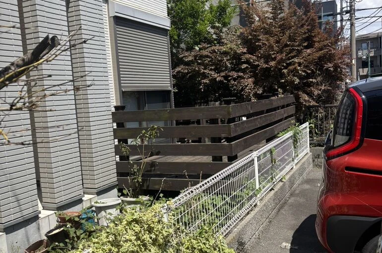    【横浜市】ウッドデッキ解体工事｜駐車場へリフォームするための解体作業を行いました   