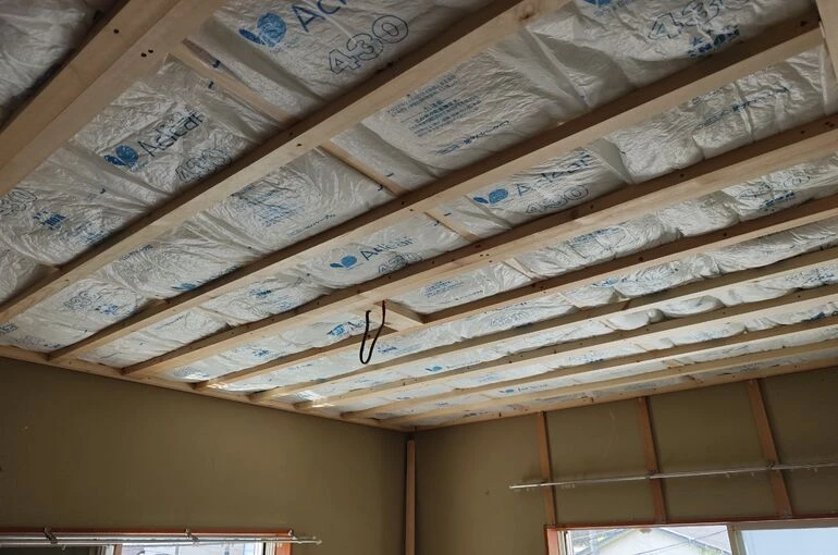    【秦野市】2階和室2部屋の天井リフォーム｜野縁施工・断熱材施工で快適な住まいへ   