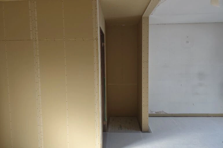    【秦野市】戸建てリフォーム｜壁・天井の石膏ボード施工が完了しました   